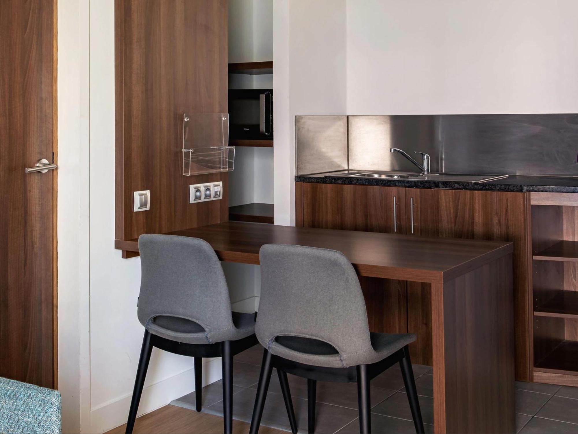 Holiday Inn - Marseille Airport By Ihg Vitrolles  Exterior photo