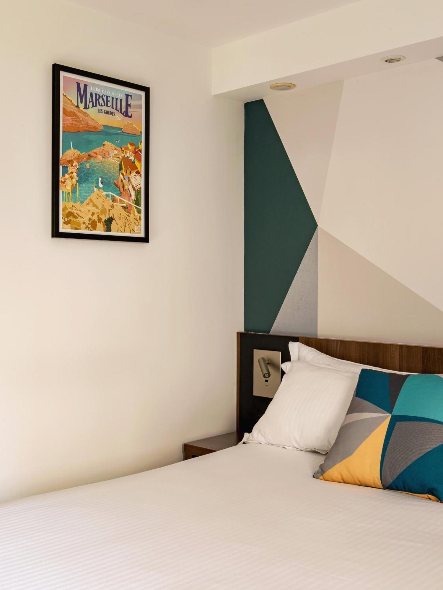 Holiday Inn - Marseille Airport By Ihg Vitrolles  Exterior photo