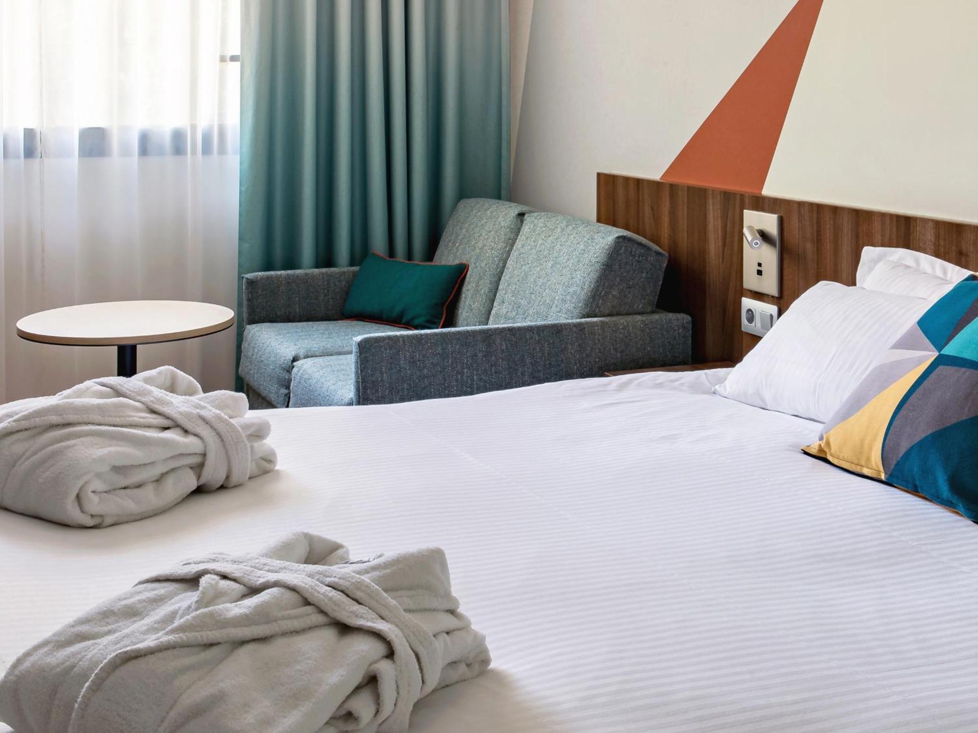 Holiday Inn - Marseille Airport By Ihg Vitrolles  Exterior photo