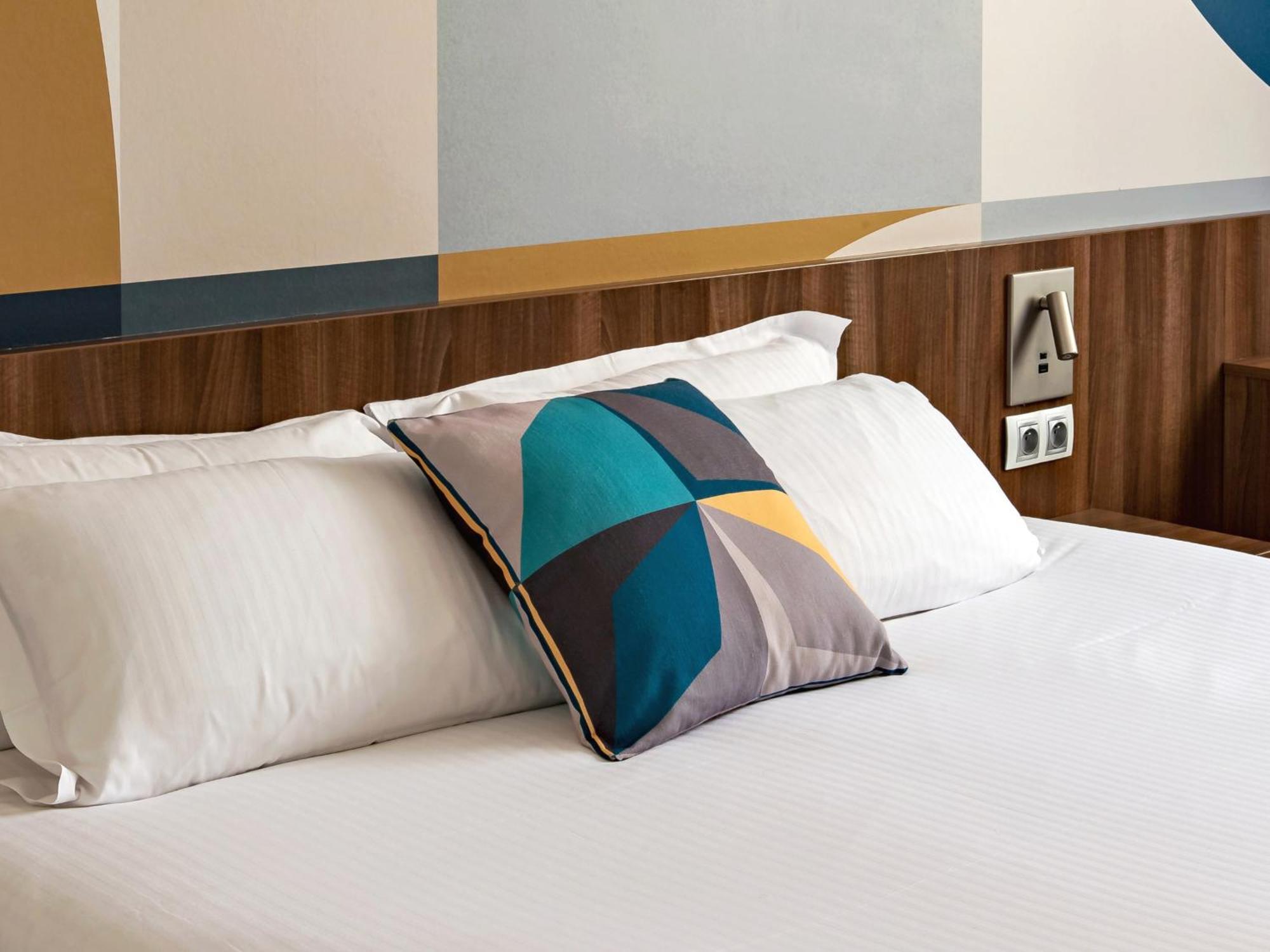 Holiday Inn - Marseille Airport By Ihg Vitrolles  Exterior photo