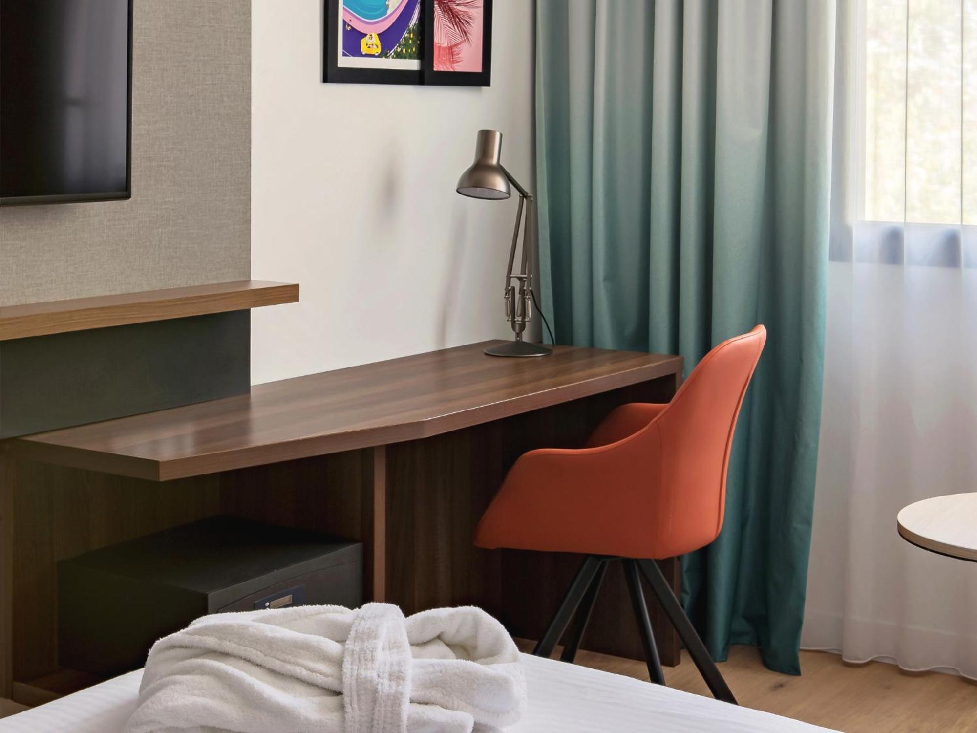 Holiday Inn - Marseille Airport By Ihg Vitrolles  Exterior photo