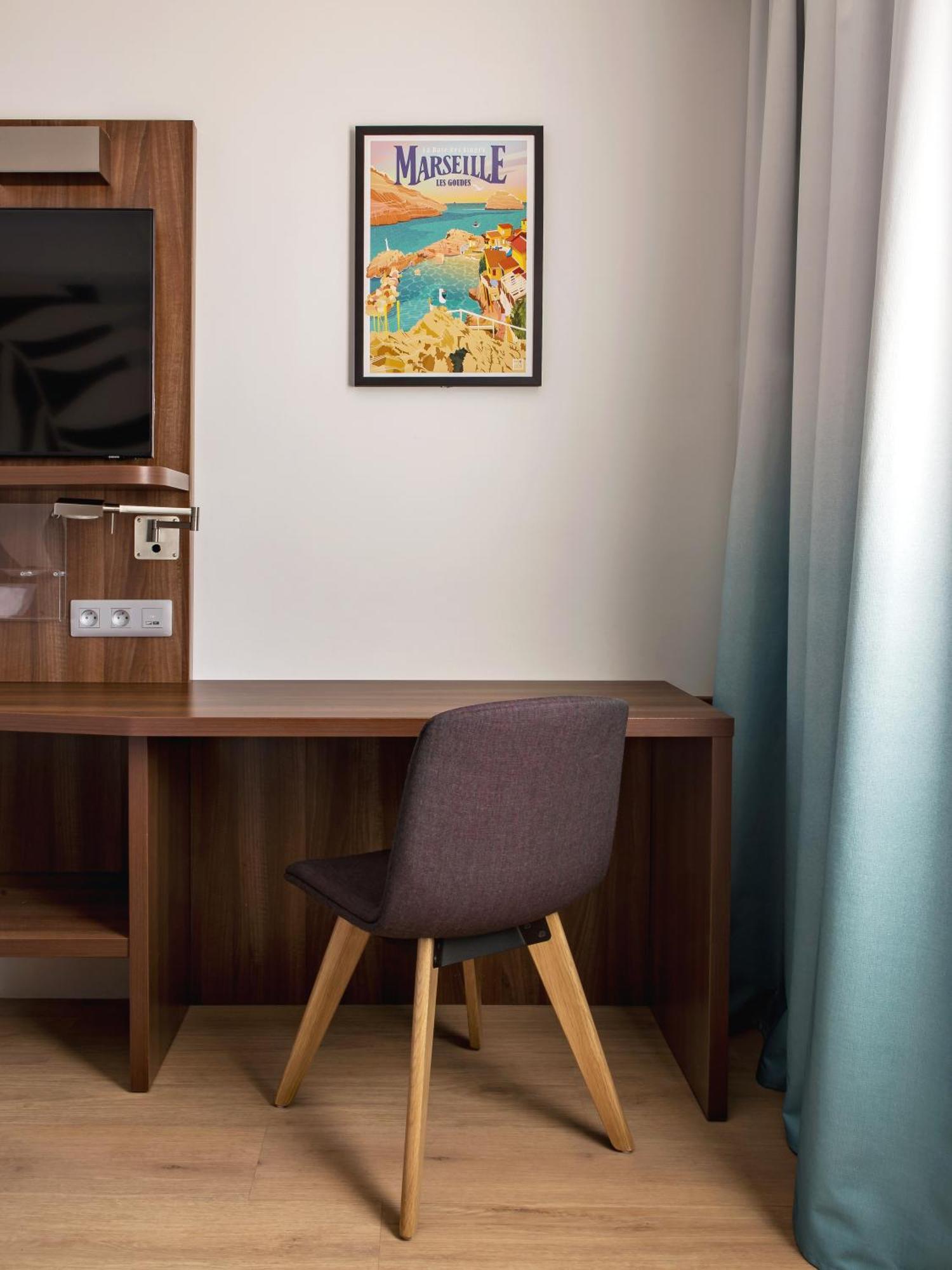 Holiday Inn - Marseille Airport By Ihg Vitrolles  Exterior photo