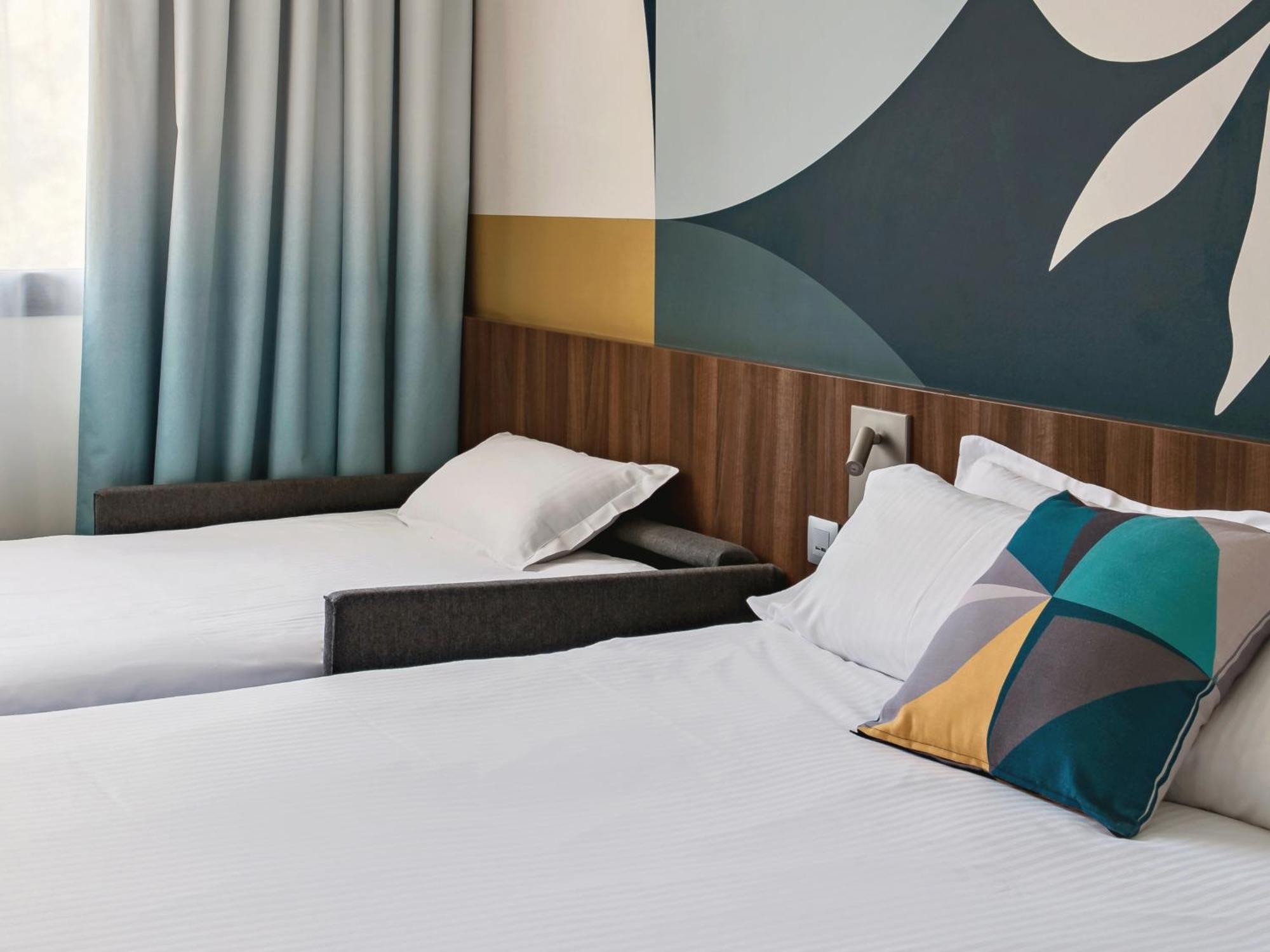 Holiday Inn - Marseille Airport By Ihg Vitrolles  Exterior photo