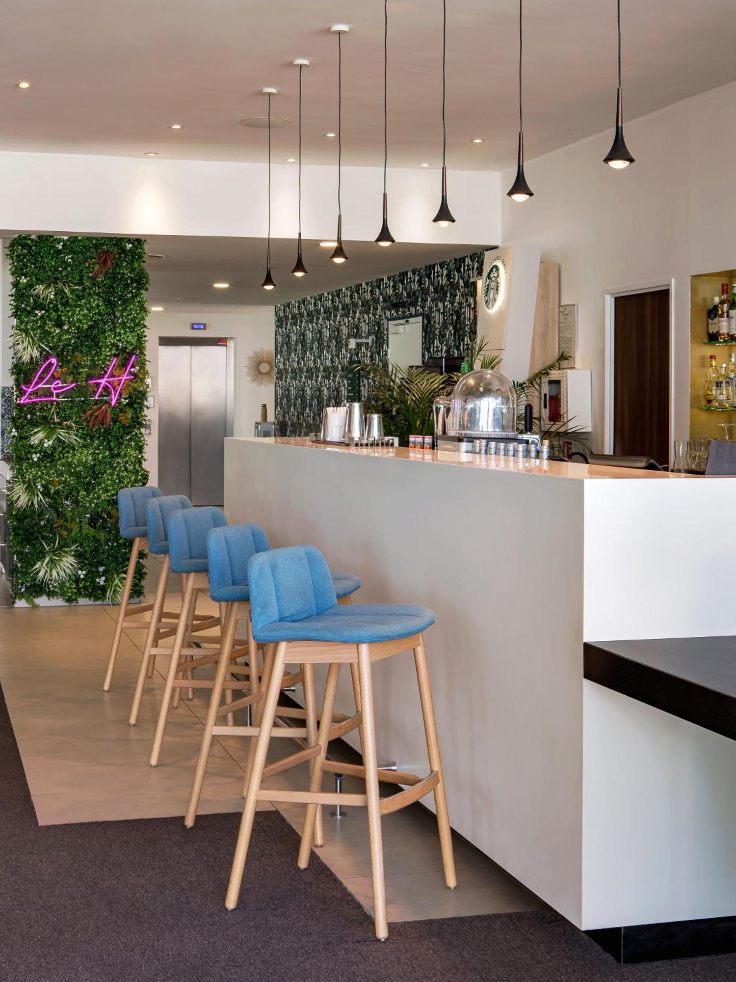 Holiday Inn - Marseille Airport By Ihg Vitrolles  Exterior photo