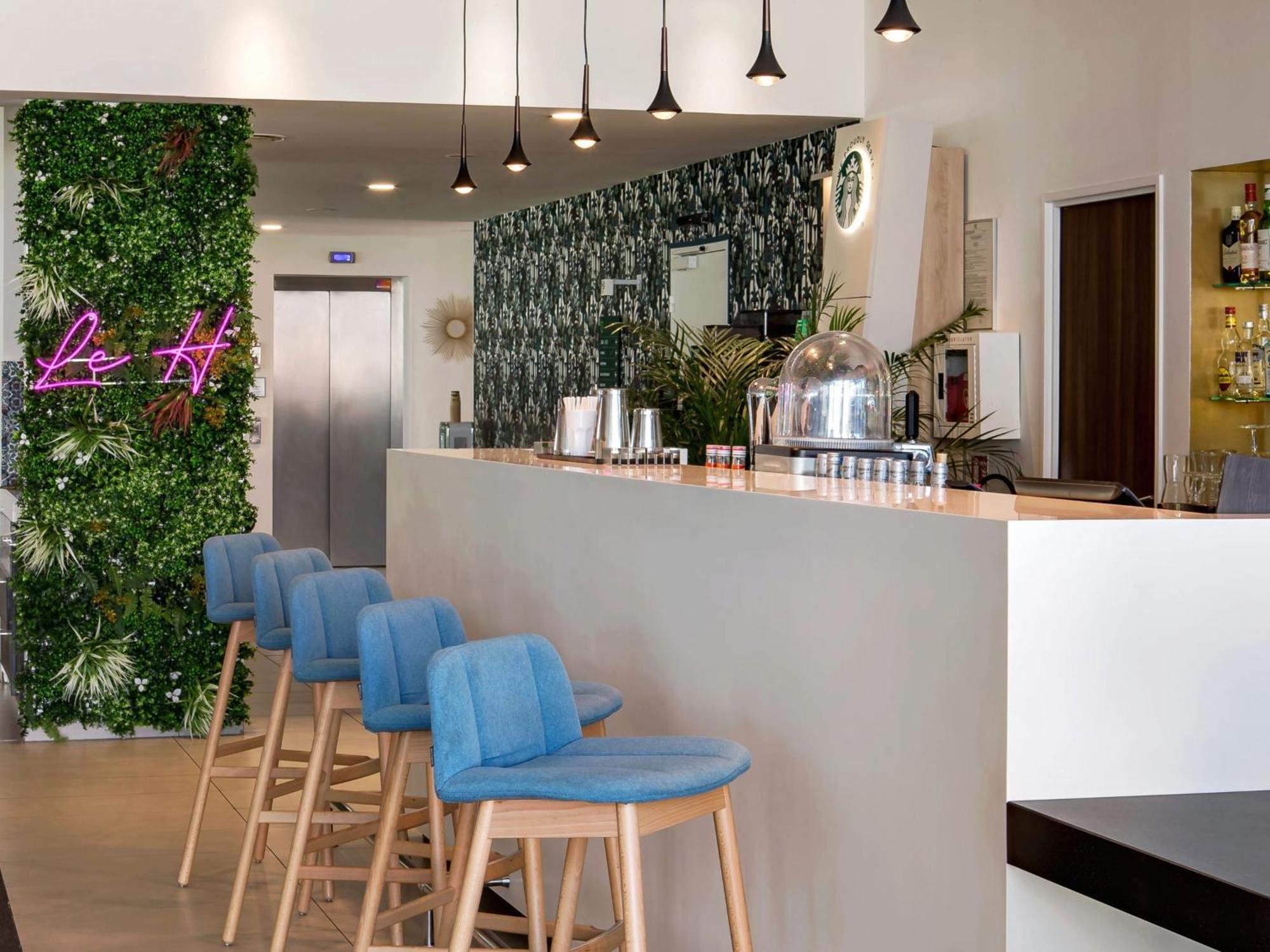 Holiday Inn - Marseille Airport By Ihg Vitrolles  Exterior photo