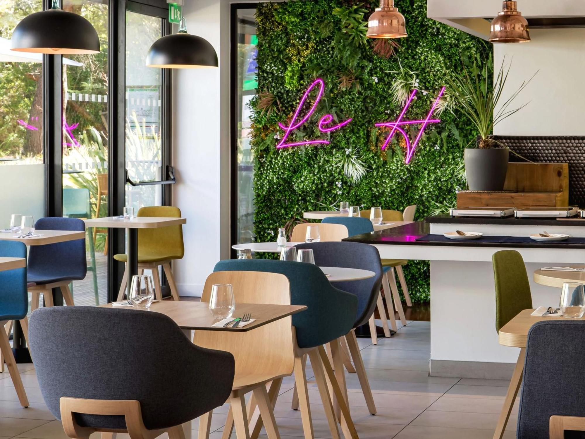 Holiday Inn - Marseille Airport By Ihg Vitrolles  Exterior photo